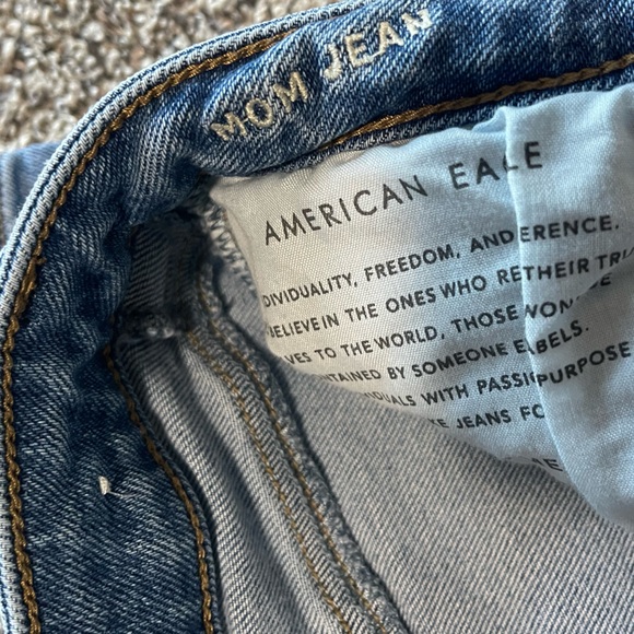 American Eagle Size 4 Regular “Mom Jean” - Picture 3 of 4